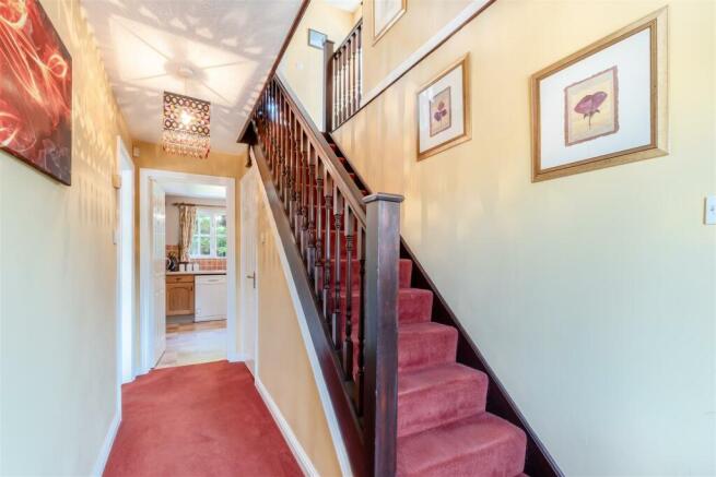 8563986-interior16.jpg