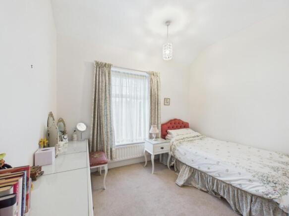 4 bed Semi-Detached for sale Image 10