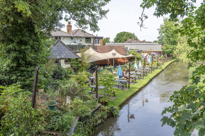 Canalside Dining