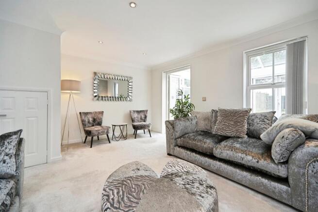 3 bed Mews for sale Image 4