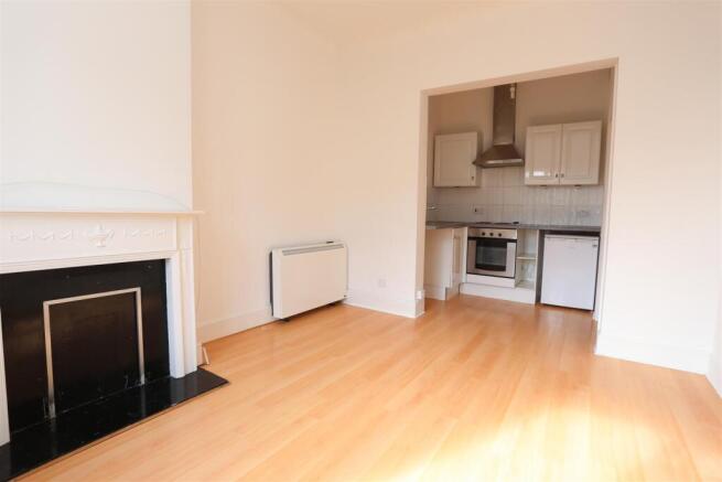6, 10 Buckingham place living kitchen.jpg