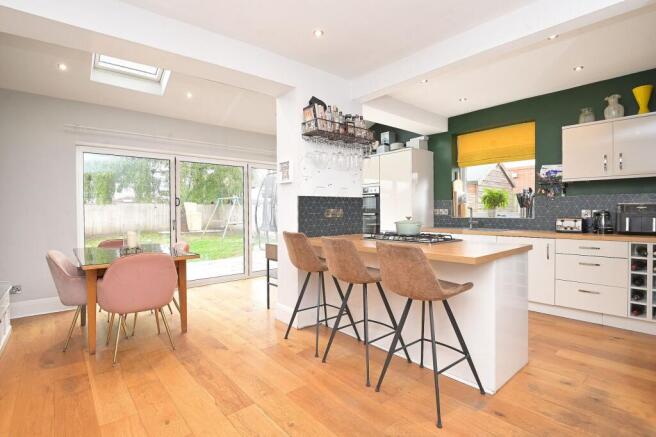 4 bed Semi-Detached for sale Image 2