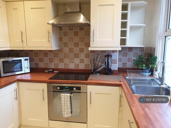 Fully Fitted Kitchen