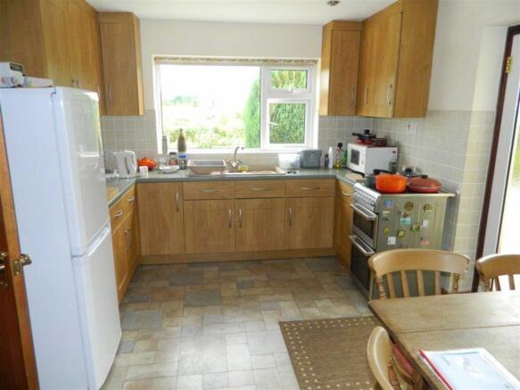 KITCHEN/BREAKFAST RO