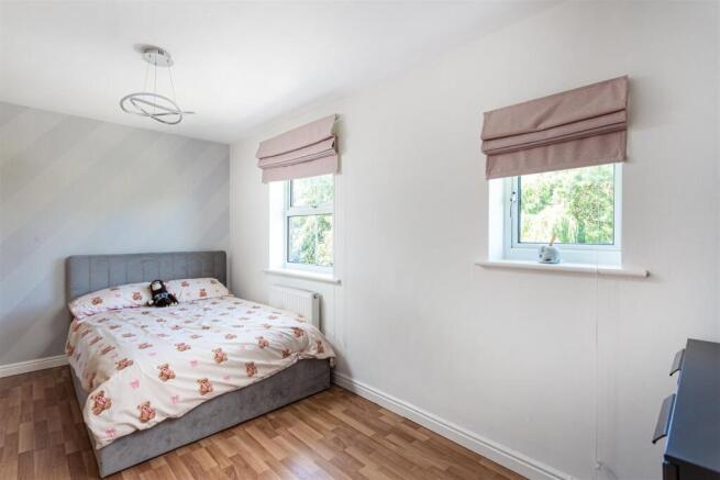 4 bed Detached for sale Image 12