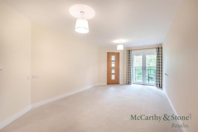 8704170-interior11.jpg