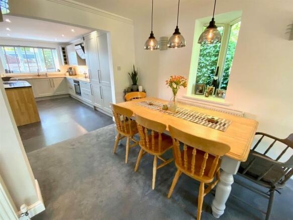 robin royd lane 28 dining 3.jpg
