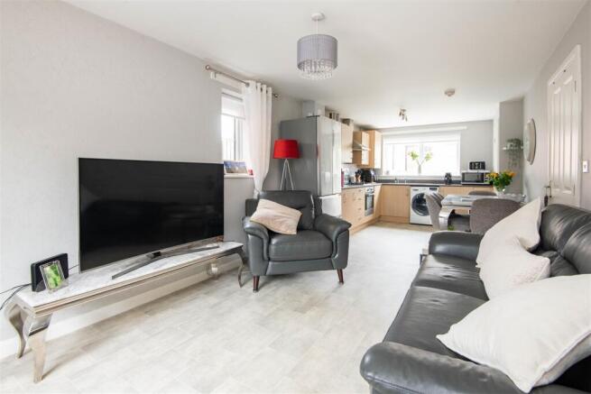 Lounge & Kitchen