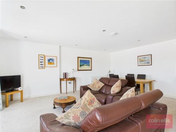 2 bed Ground Flat for sale Image 6