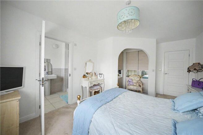 4 bed Detached for sale Image 9