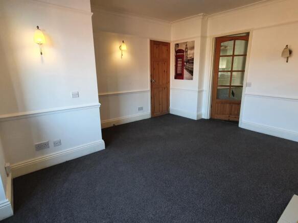 2 bed House to rent Image 8
