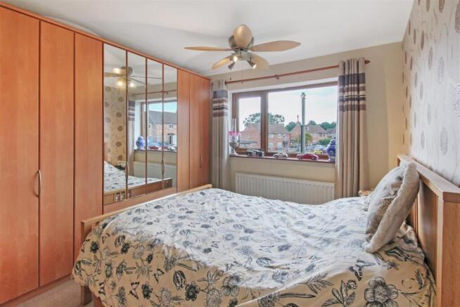 4 bed Semi-Detached for sale Image 9