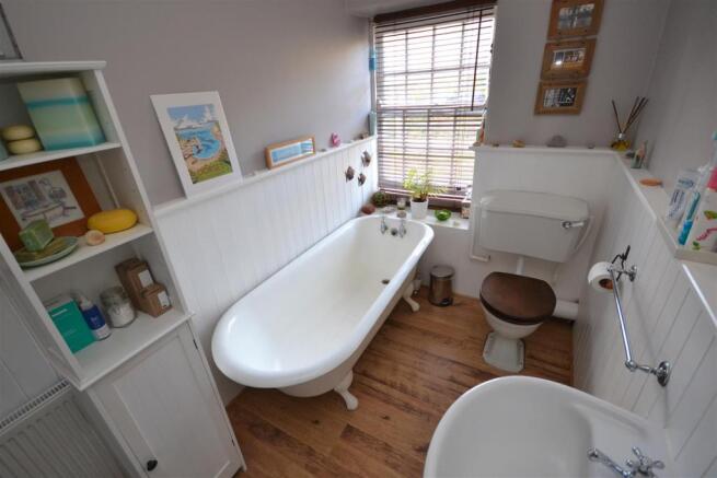 Bathroom 1.JPG
