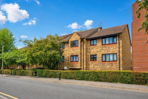 Chiltern View Road, Uxbridge, UB8