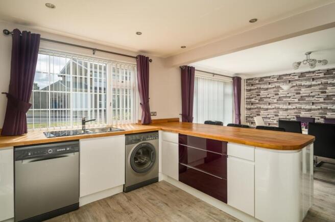 4 bed Detached for sale Image 10