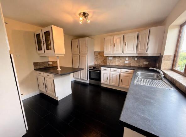 3 bed Town House to rent Image 4