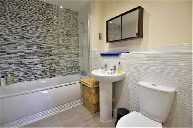 10 Millwright House - bathroom.JPG