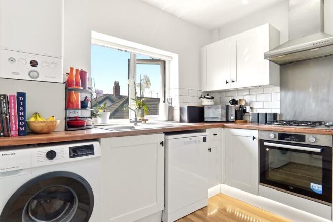 3 bed Flat for sale Image 7