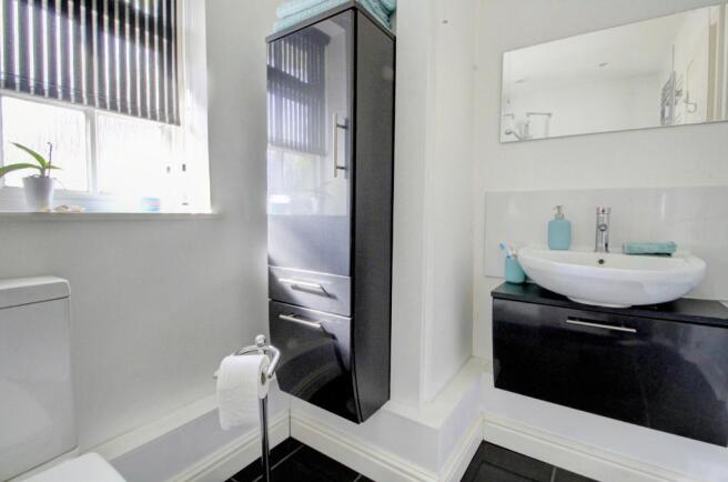 BATHROOM VIEW 2