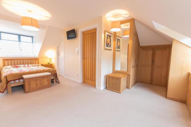 Master Bedroom (3)