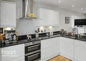 1b Bull Cottage, Chipperfield Road, Bovingdon, Hemel Hempstead HP3 0JN