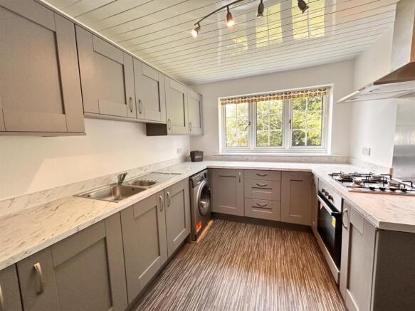 2 bed Apartment for sale Image 4
