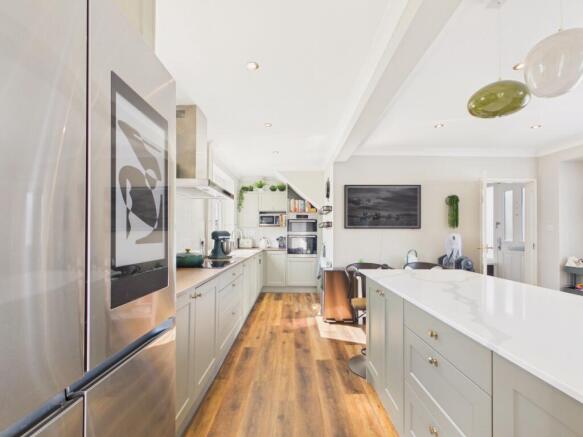 3 bed Semi-Detached for sale Image 6