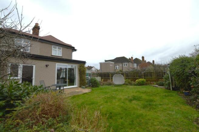 22 Strathearn Ave garden4.JPG
