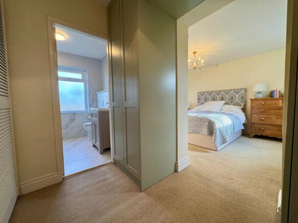 4 bed Detached for sale Image 9
