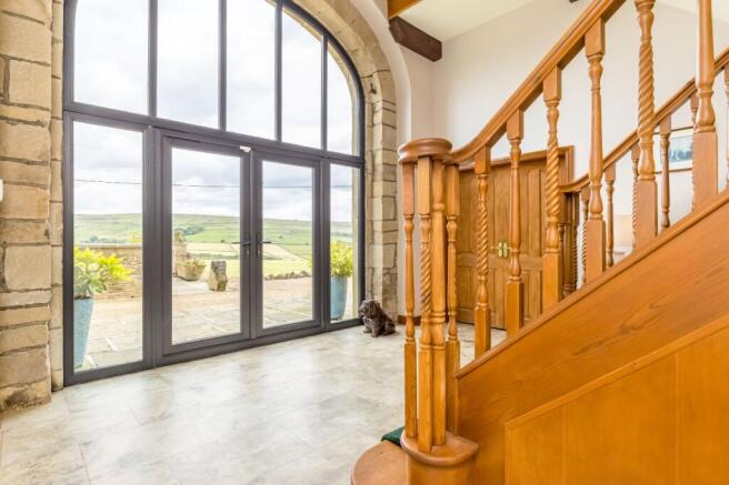 6 bed Detached for sale Image 4