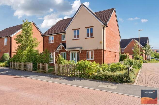 2-bed house on Saunders Way, Basingstoke, RG23, £325,000