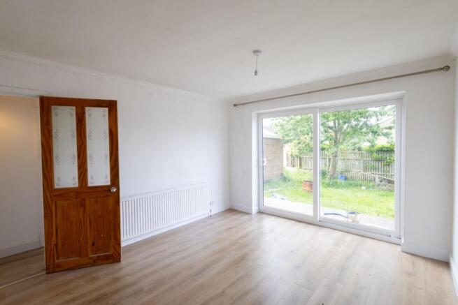 3 bed Semi-Detached to rent Image 11
