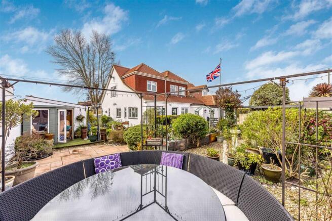 250 Havant Road, Hayling Island-Small-PorticoMarke