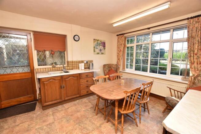 KITCHEN/BREAKFAST ROOM