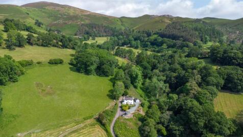 Ty Uchaf, Rhewl