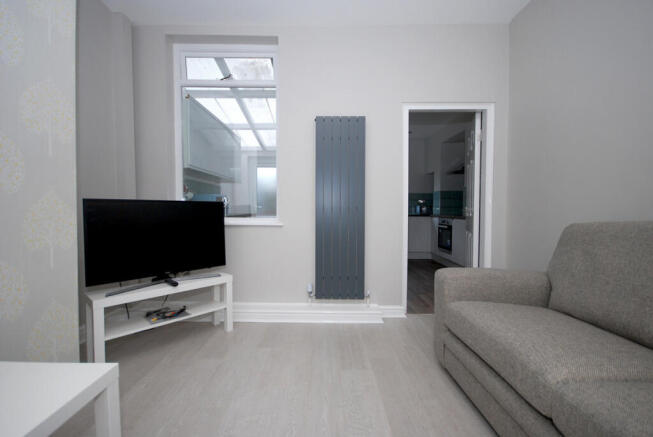 1 bed House Share to rent Image 9