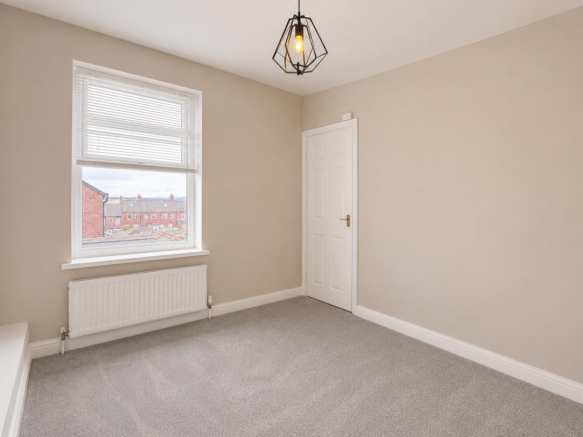 2 bed Terraced to rent Image 12