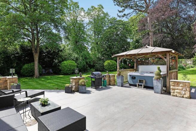 5 bed Detached for sale Image 4