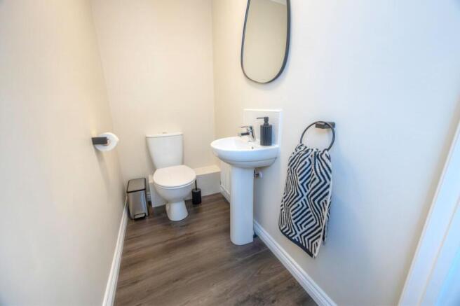 4 bed Semi-Detached for sale Image 8