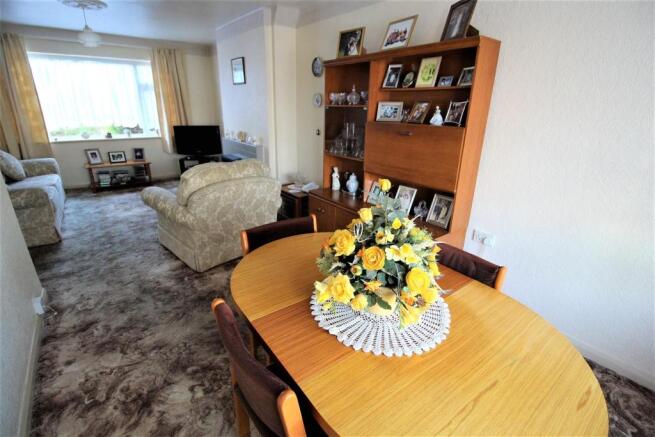 LOUNGE/DINING ROOM