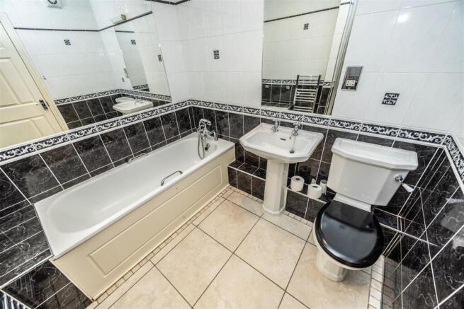 2 bed Apartment for sale Image 11