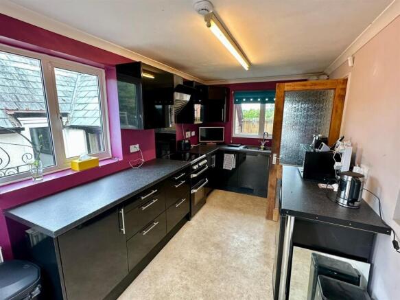 Kitchen/Breakfast Room