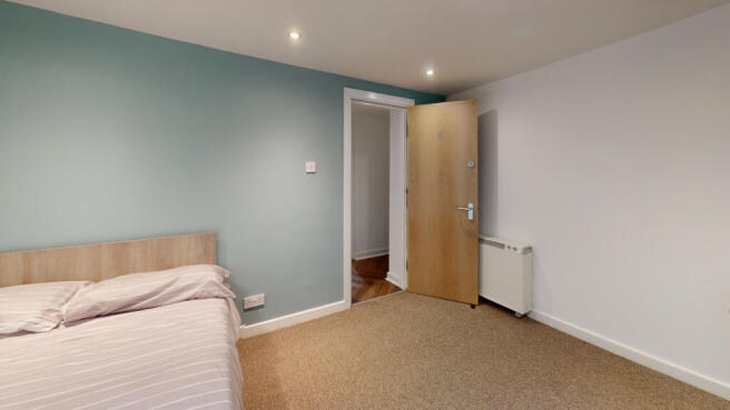 4 bed House to rent Image 4