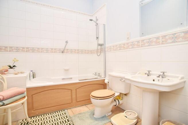 2 bed Flat for sale Image 10