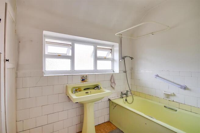 Parkfield Road, Worthing, BN13 photo 4