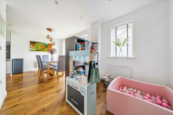 KITCHEN/DINING ROOM