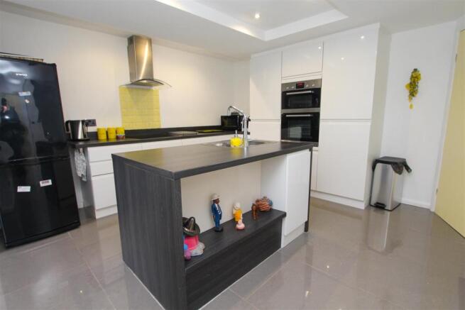 KITCHEN 1.jpg
