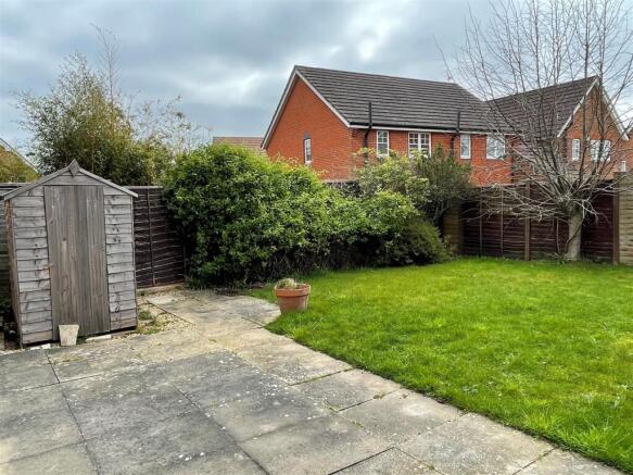 17 Meadow Close - Patio.jpg