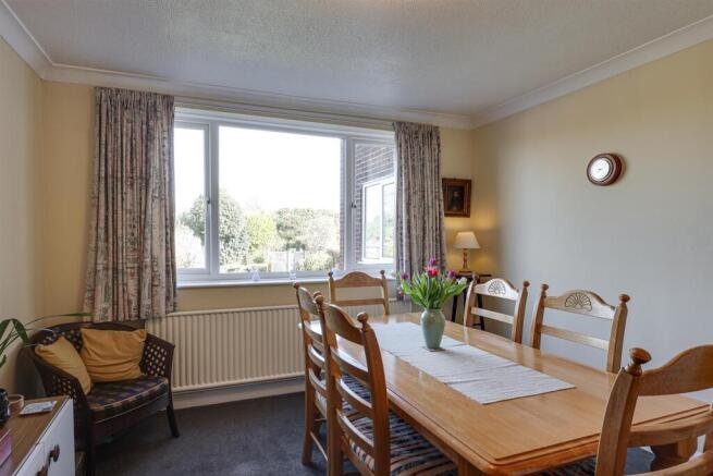 4 bed Semi-Detached for sale Image 9