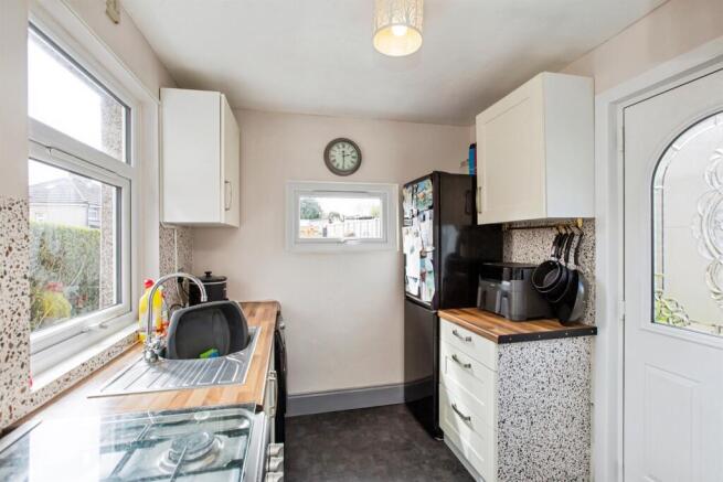 3 bed Semi-Detached for sale Image 6